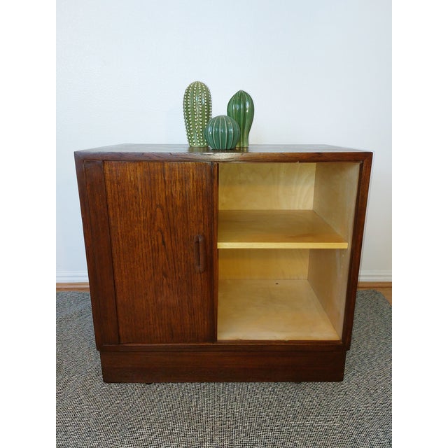 Mid-Century Modern Vintage Danish Rosewood Sliding Door Cabinet by Hundevad & Co. | Made in Denmark For Sale - Image 3 of 8