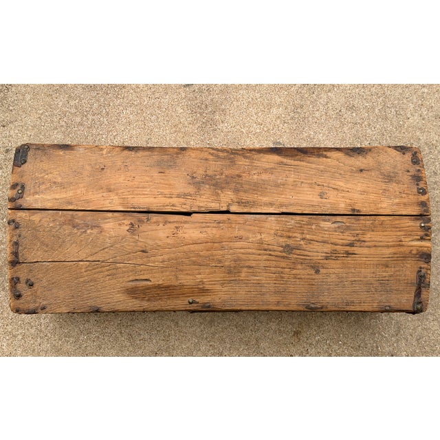 Mid 19th Century Early American Humpback Stagecoach Travel Trunk c.1850-1880 For Sale - Image 5 of 18