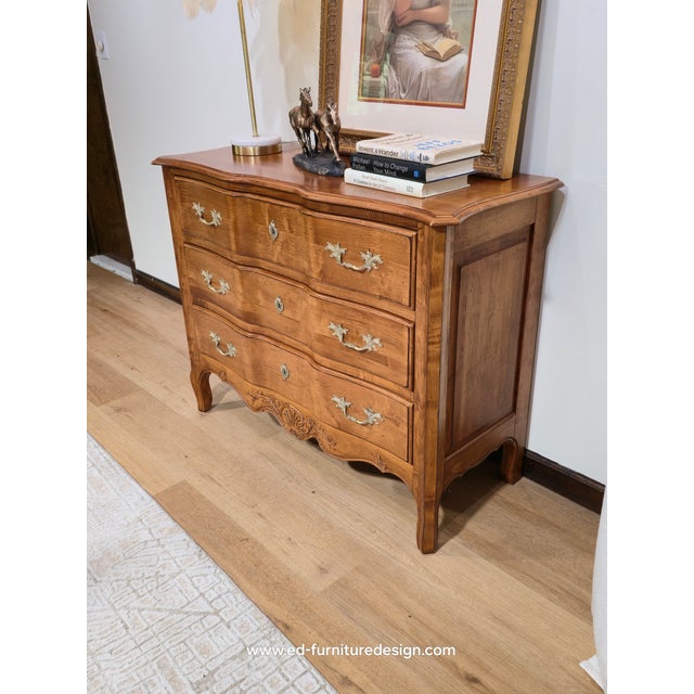 Ethan Allen Ethan Allen 1994-1997 Legacy Collection French Provincial Serpentine Chest 3 Drawer Dresser For Sale - Image 4 of 11