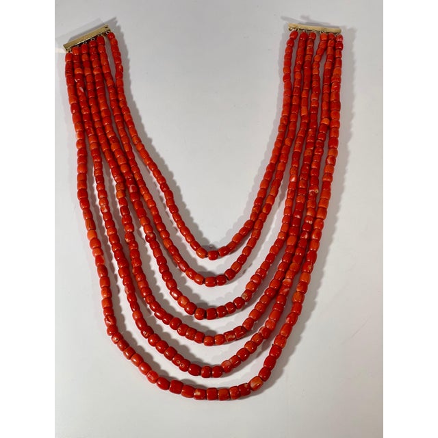 The School of Paris Vintage Natural Coral Multi Layer 6 Strand Bead Necklace 14 KY Gold For Sale - Image 3 of 18