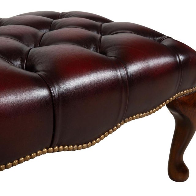 Brown Set of Chesterfield Armchair and Ottoman in Leather and Wood For Sale - Image 8 of 18
