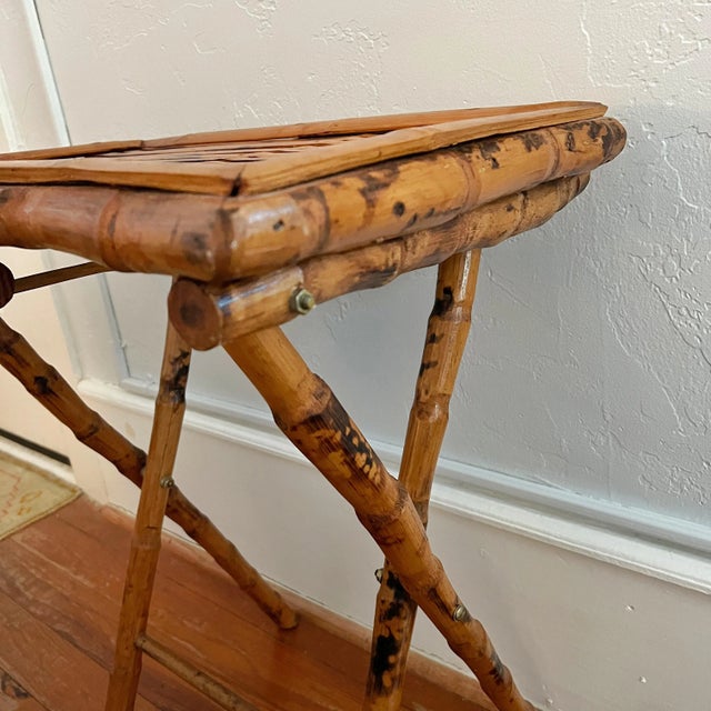 Brown Mid 20th Century Vintage Tortoise Shell Burnt Bamboo Rattan Folding Tray Table For Sale - Image 8 of 10