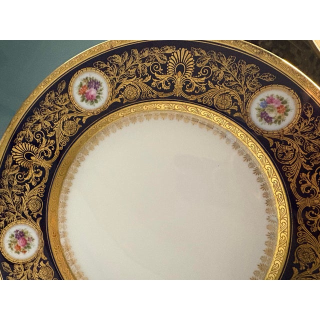 English 1910s Hutschenreuther Hohenburg Cobalt and Gilt Decorated Dinner Plates Sold Individually For Sale - Image 3 of 11