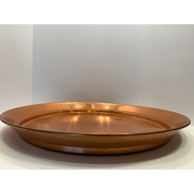 This is an extraordinary, investment grade statement piece. Measuring an expansive 21' inches in diameter with a generous...