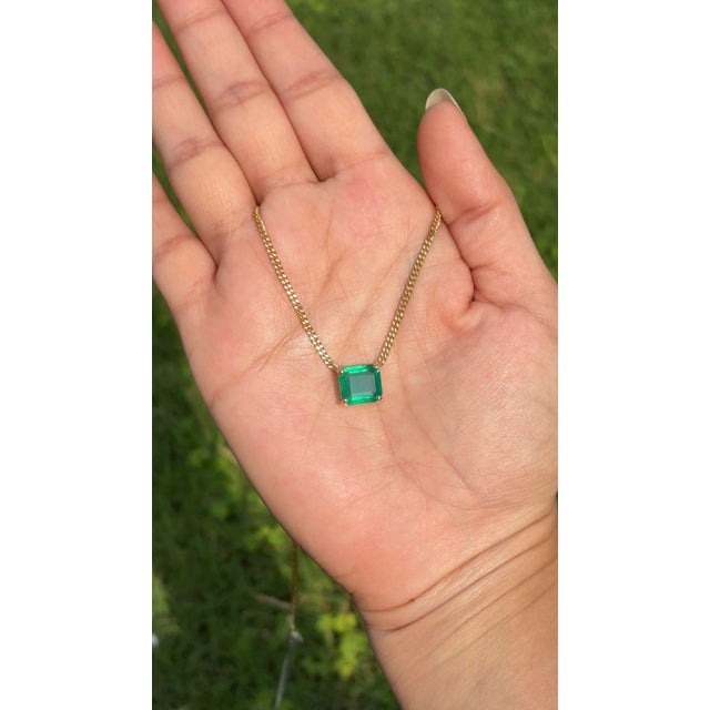 Green Swedish Modern Asscher Cut 3.27 Carats Emerald Solitaire Necklace in 14k Solid Gold For Sale - Image 8 of 15