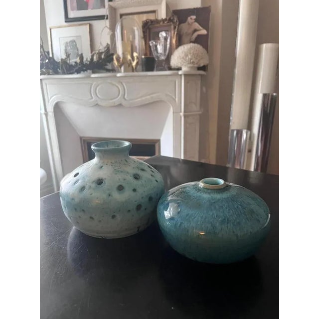 Two vases from the 70s Mat flower, diameter 15cm height 12cm. Enamelled vase diameter 13cm height 9cm.