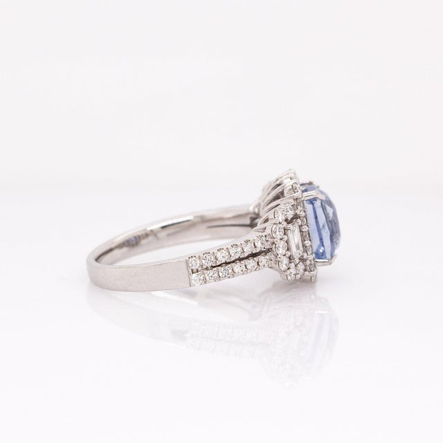 2020s 3.1ct Cornflower Blue Sapphire & Diamond Ring in 14k White Gold – Emerald 8×7mm, Size 6.75 For Sale - Image 5 of 7