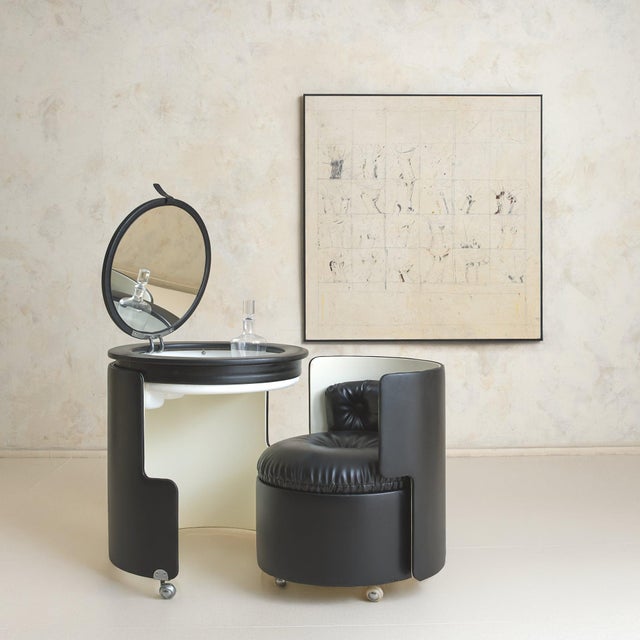 A rare vanity set from the 'Dilly Dally' series, attributed to Luigi Massoni for Poltrona Frau in 1968. Crafted as a...