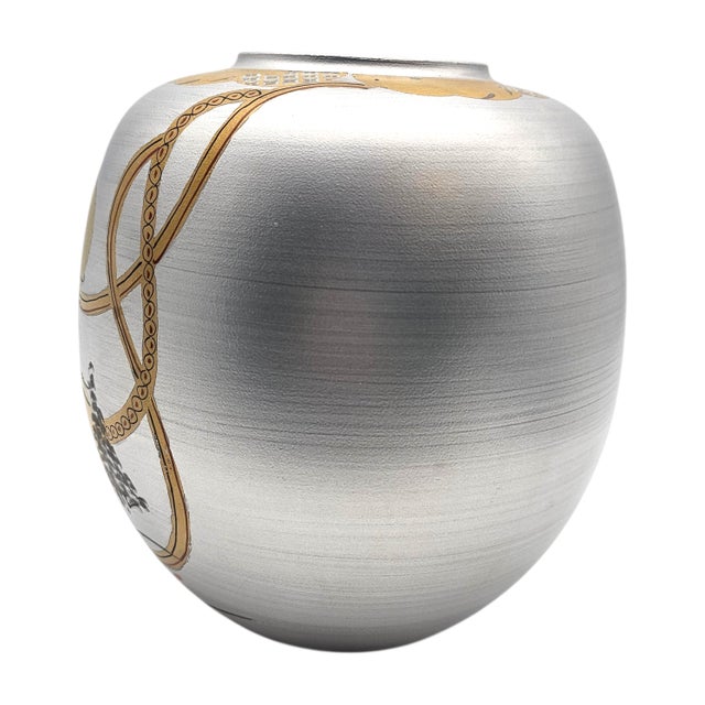 Kutani-Yaki Hand-Painted Porcelain Vase by Kōryū – Cranes & Pines, Gold & Silver For Sale In San Francisco - Image 6 of 11