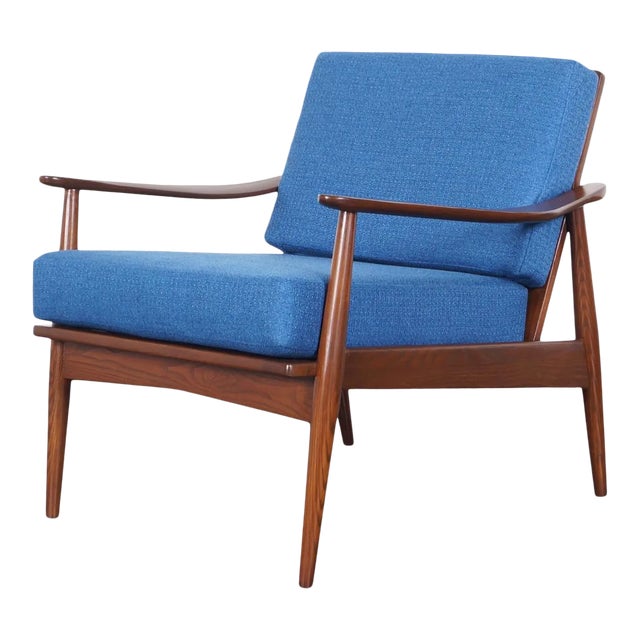 Mid-Century Modern Walnut Lounge Chair With Spindle Back, 1950s For Sale