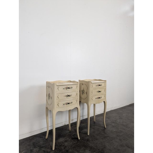 Louis XV Style Hand-Painted Bedside Tables, Set of 2, in Very Good conditions.