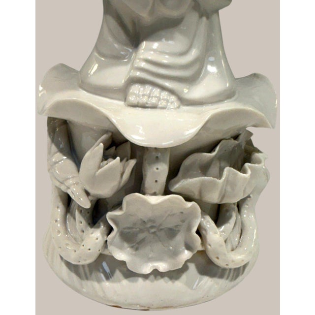 White Vintage Wai Ming Hong Kong Blanc De Chine Porcelain Guanyin Lotus Statue 14" For Sale - Image 8 of 15