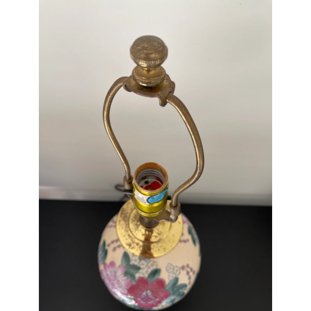 Lovely vintage chinoiserie table lamp with pink and green florals. Perfect size for a bedside table.