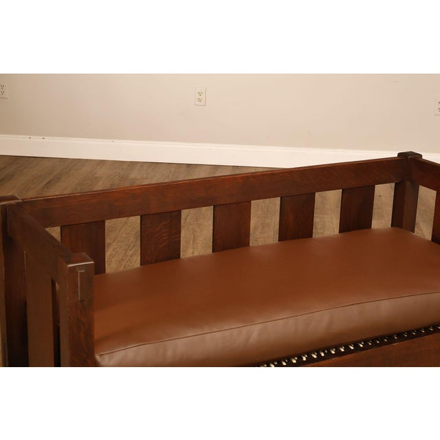 Early 20th Century Gustav Stickley Antique Mission Oak Hall Settle Model 205 For Sale - Image 5 of 18