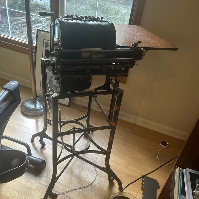 American Early 20th-Century Burroughs Class 9 Mechanical Adding and Listing Machine, Manufactured Circa 1914–1917, Presented on Its Original Metal Floor Stand. For Sale - Image 3 of 8