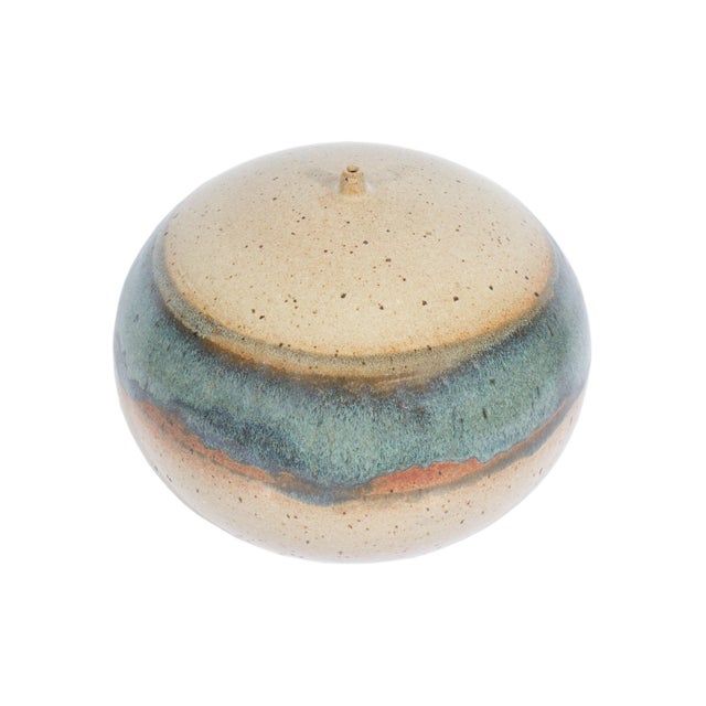 A studio pottery weed pot by the American ceramicist Richard Tuck (1948-2013). This piece features a rounded body in...
