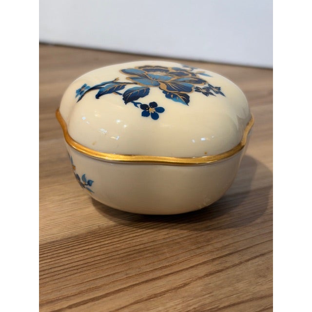 Lenox Pagoda 5-Sided Porcelain Trinket or Powder Box For Sale - Image 10 of 13
