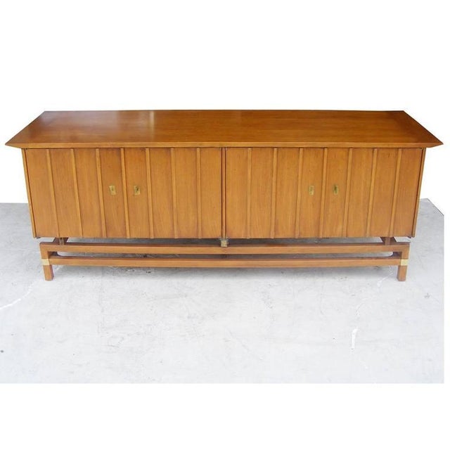 Brown 1960s Vintage Hickory Furniture Co Mid-Century Butternut Nightstand For Sale - Image 8 of 9