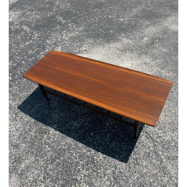 Bassett Refinished Mid Century Bassett Artisan Coffee Table For Sale - Image 4 of 13