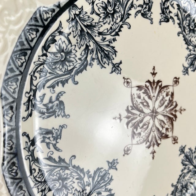 Late 19th Century Square Diane Plate in Polychrome Earthenware from Longchamp For Sale - Image 6 of 9
