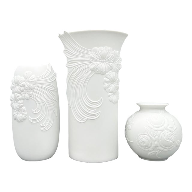 Set of 3 Vintage M. Frey Kaiser West Germany White Bisque Porcelain Floral Vessels – Mid to Late 20th Century – Romantic / European Traditional For Sale
