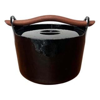 Mid-Century Modern Black Enamel Cast Iron Pot with Teak Handle by Timo Sarpaneva for Rosenlew of Finland, 1960s For Sale