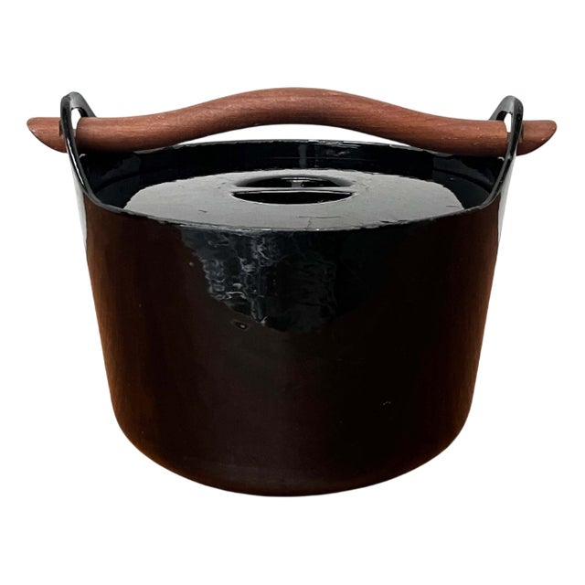Mid-Century Modern Black Enamel Cast Iron Pot with Teak Handle by Timo Sarpaneva for Rosenlew of Finland, 1960s For Sale