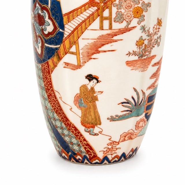 Imari Porcelain Antique Japanese Imari Porcelain Vase, Meiji/Taishō Era, Circa 1900 For Sale - Image 4 of 9