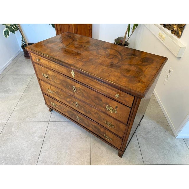 Biedermeier Chest of Drawers in Walnut For Sale - Image 3 of 17