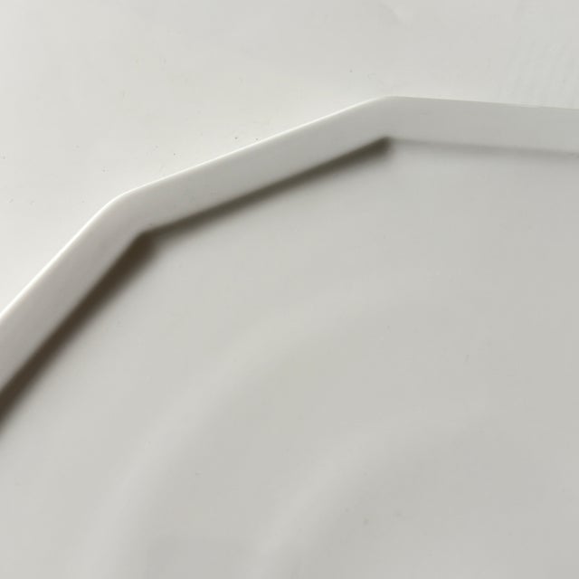 Modern Polygon White Cake Dish by Tapio Wirkkala for Rosenthal Studio Linie, Germany, 1986 For Sale - Image 3 of 6