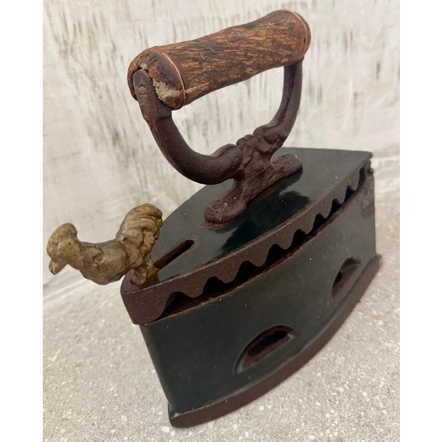 1900 - 1909 Antique Cast Iron, Enamel Coated Charcoal Box Iron Featuring a Wooden Handle & a Distinctive Brass Rooster-Shaped Latch For Sale - Image 5 of 12