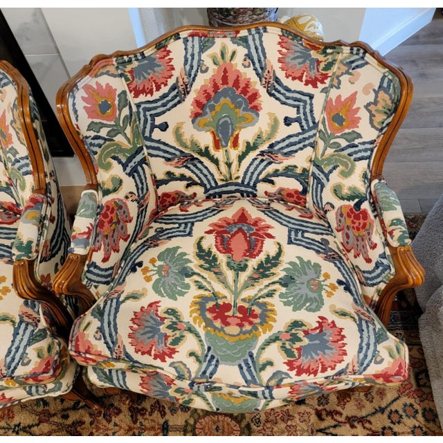 French Vintage Pair of French Louis XV Style Beautifully Upholstered Bergere Chairs For Sale - Image 3 of 9