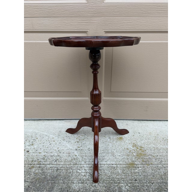 A gorgeous Georgian style round scalloped edge side table or drinks table USA, Circa 1980s Carved mahogany, with embossed...