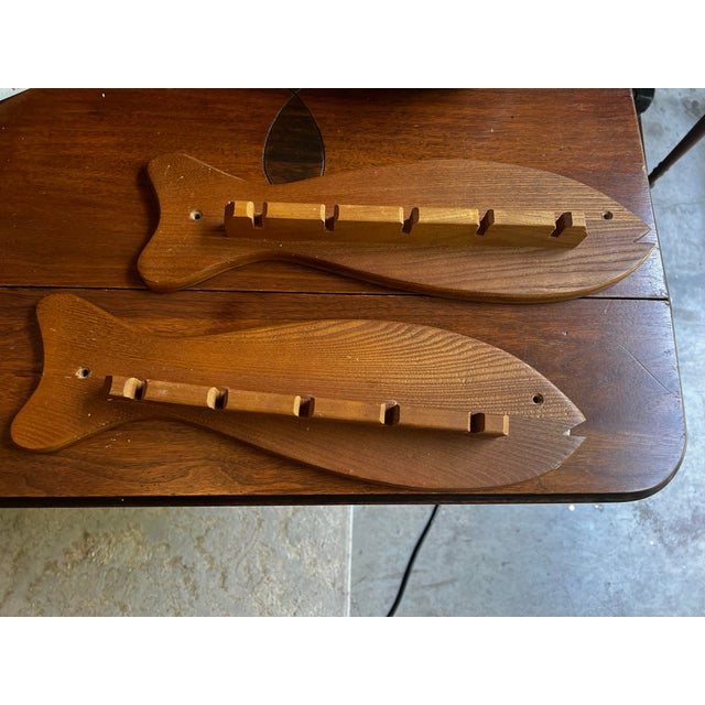 Up for consideration is a beautiful vintage pair of wooden fish wall hanging hangers. These would look lovely in your home...