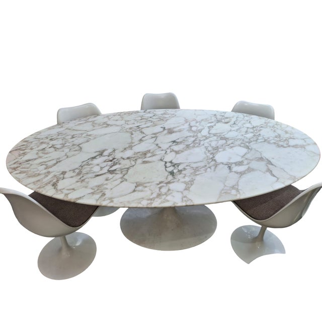 Oval Tulip Table in Calacatta Marble by Eero Saarinen for Knoll International, 1980 For Sale - Image 6 of 7