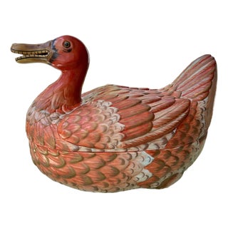 Mottahedeh Lowestoft Reproduction Peking Duck tureen // Chinoiserie duck // hand-painted // Made in Italy // 1950s decor // orange and gold For Sale