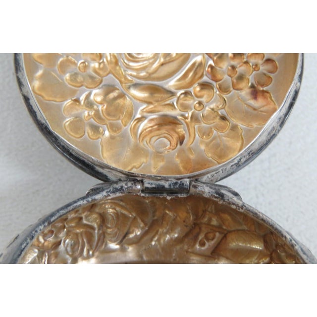 Small Sterling Silver Round Pill Snuff Trinket Lidded Box Embossed Florals 5092b For Sale - Image 9 of 16