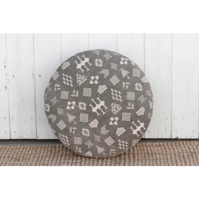 Pair of Black & White Mali Dhurrie Ottoman Stools For Sale In Los Angeles - Image 6 of 10