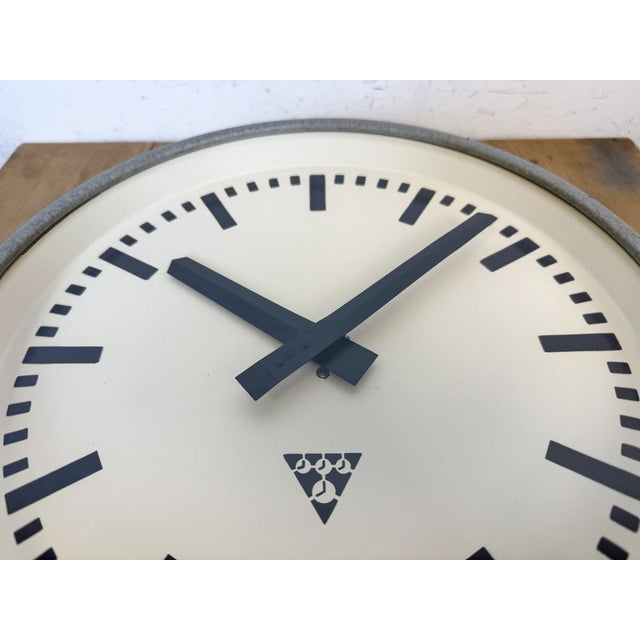 Industrial Grey Factory Wall Clock from Pragotron, 1960s For Sale - Image 12 of 18