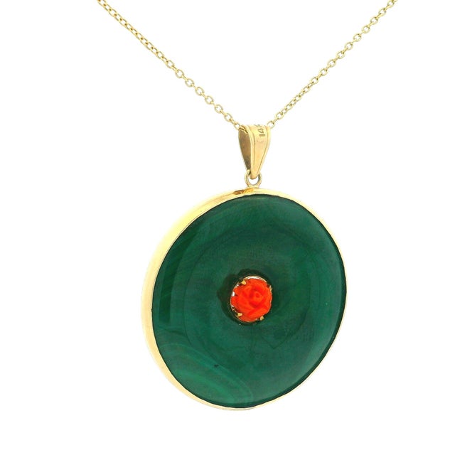 A beautifully crafted vintage pendant that captures the refined glamour of late 20th-century Italian hardstone jewelry....