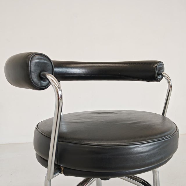 Black Leather LC7 Swivel Armchair by Charlotte Perriand for Cassina, 1980s For Sale - Image 17 of 18
