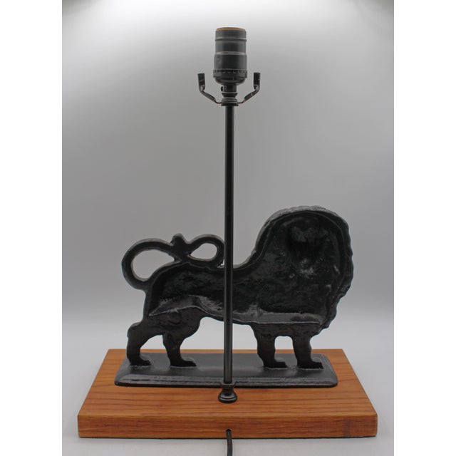 Victorian C. 1860s English Cast Iron Lion Mounted Lamp For Sale - Image 3 of 5