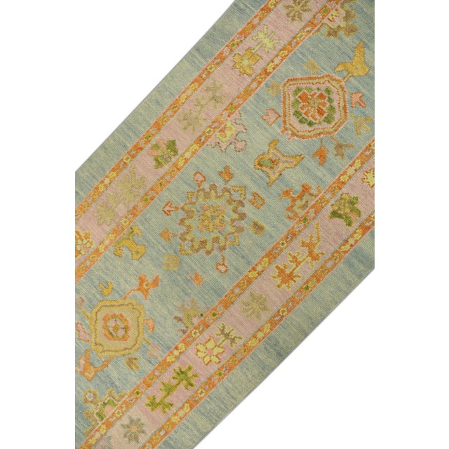 This modern Turkish Oushak rug is a stunning piece of art that has been handwoven using traditional techniques by skilled...