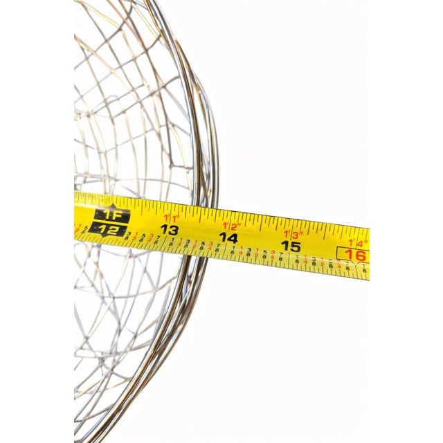 Large Chrome Vintage Mid Century Modern 1960s Atomic Wire Fruit Bowl – Mid Century Modern Sculptural Basket For Sale - Image 4 of 6