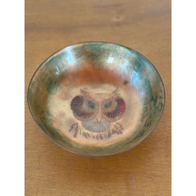 This is a beautiful enameled bowl with owl at the inside bottom. With its soft colors and smooth texture, this bowl makes...