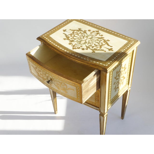 Hollywood Regency Italian Florentine Wooden Chest of Drawers in Gold and White, 1950s For Sale - Image 6 of 11