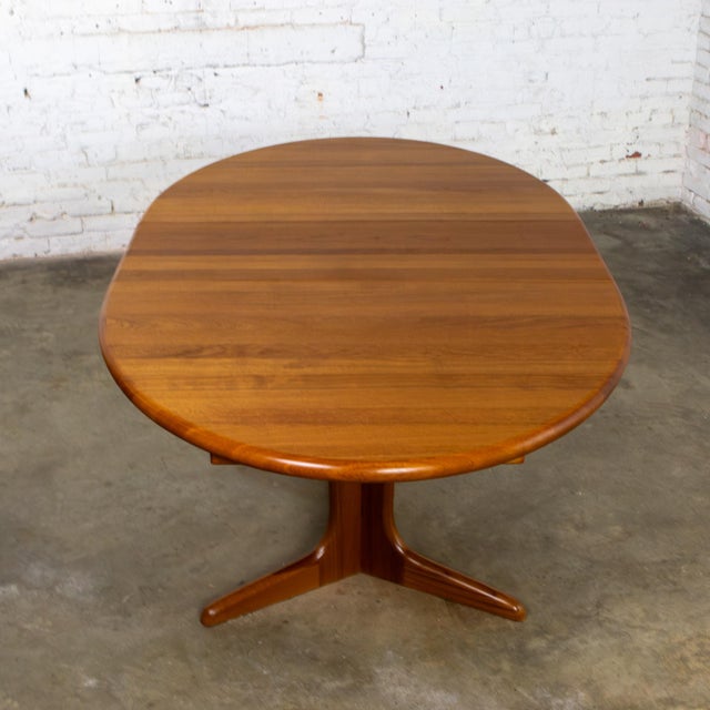 Late 20th Century Scandinavian Modern Teak Dining Table Expanding Oval Attr. To Skovby Furniture For Sale - Image 6 of 18