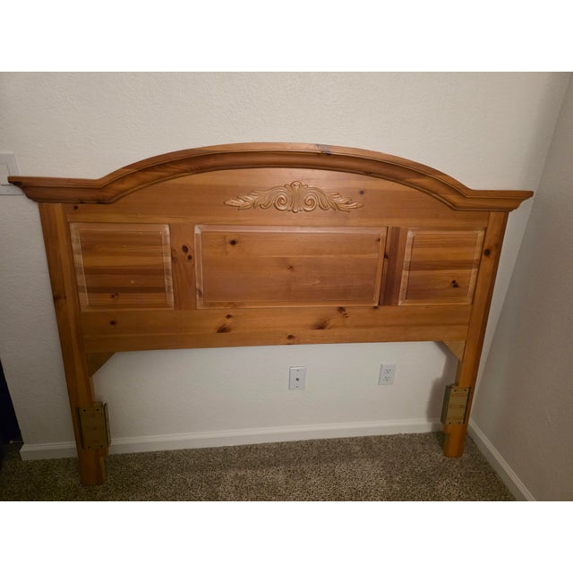 Vintage Broyhill Fontana Honey Oak Queen Bed | One-Owner | Excellent Condition For Sale - Image 10 of 16