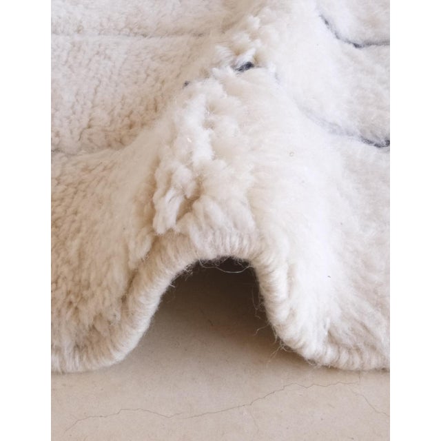 Moroccan Beni M’Rirt Wool Rug – Luxurious Comfort and Style Why Choose a Moroccan Beni M’Rirt Wool Rug? The Moroccan Beni...