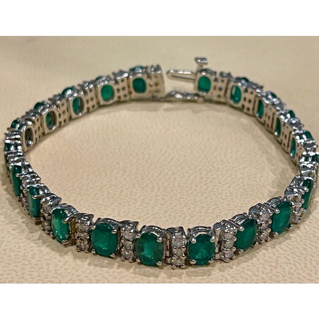 Gemstone 18 carat Natural Emerald & Diamond Cocktail Tennis Bracelet 14 Karat White Gold For Sale - Image 7 of 18